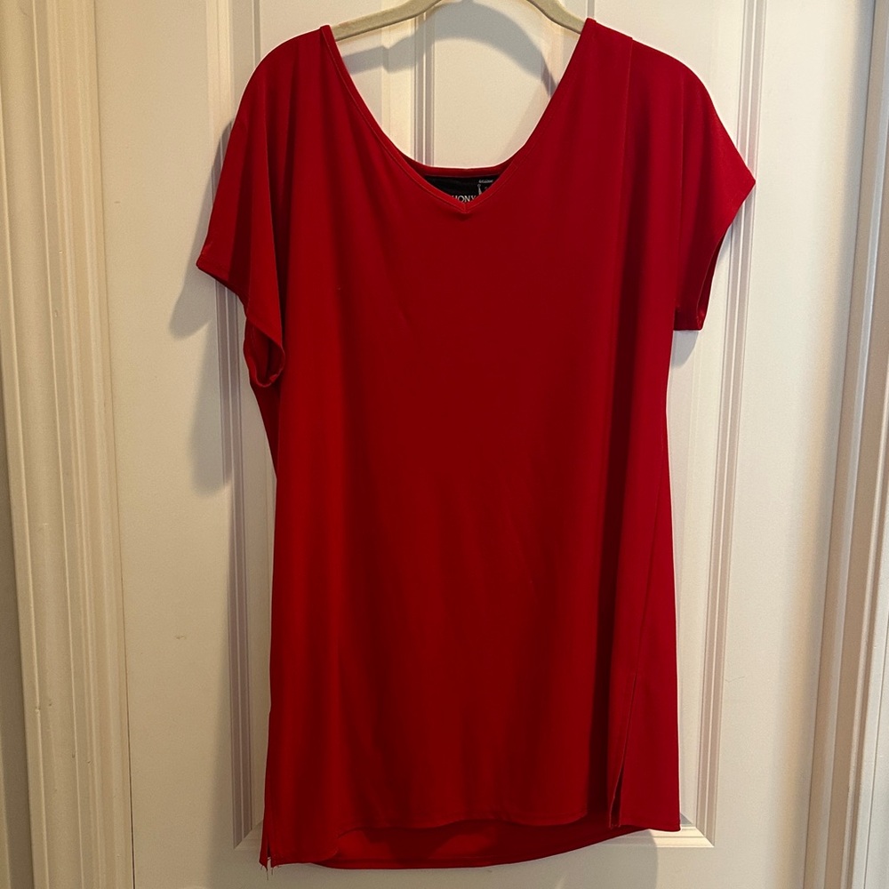Antthony Red Women's V-Neck Short Sleeve Top